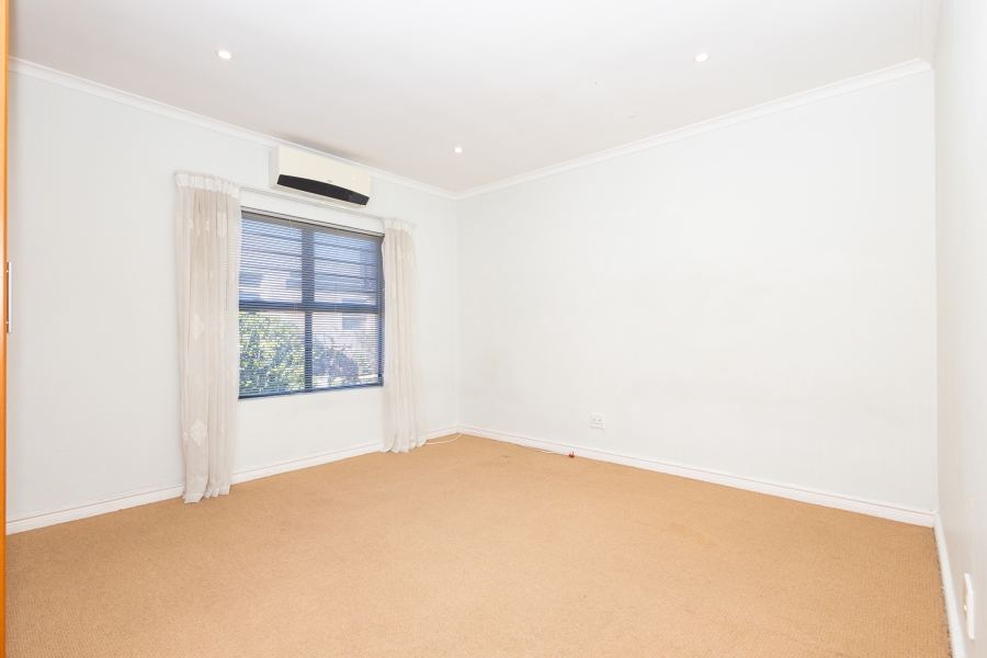 To Let 4 Bedroom Property for Rent in Kaapsig Western Cape